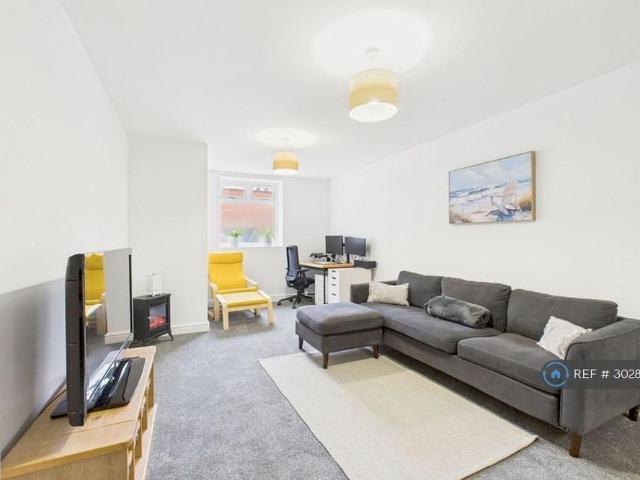 3 bedroom flat to rent