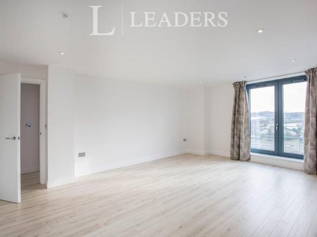 3 bedroom flat to rent