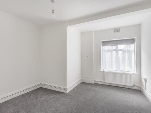 3 bedroom flat to rent