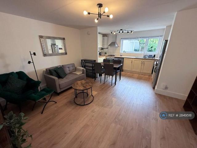 3 bedroom flat to rent