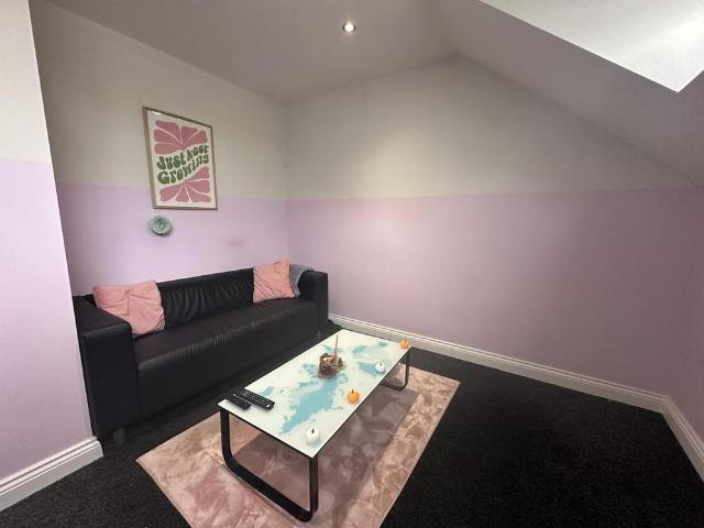 3 bedroom flat to rent