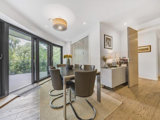 3 bedroom flat to rent