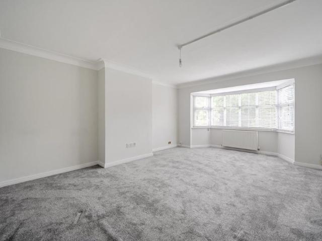 3 bedroom flat to rent