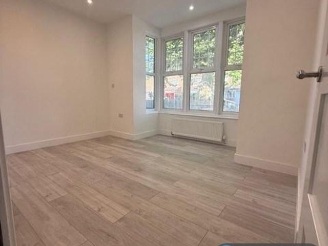 3 bedroom flat to rent