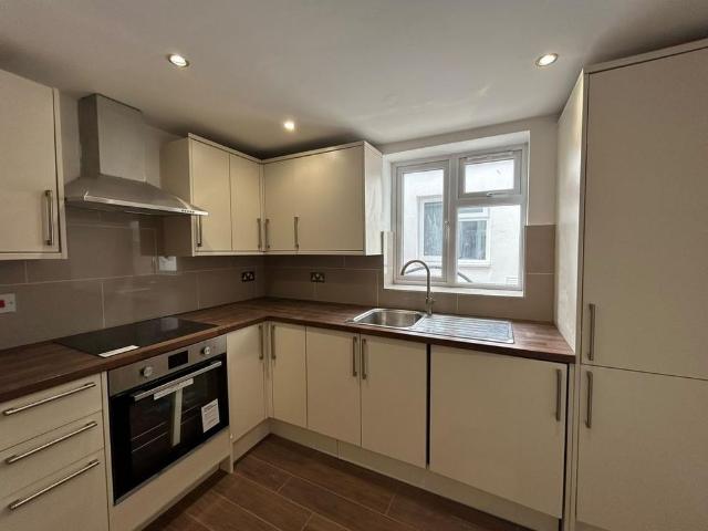 3 bedroom flat to rent