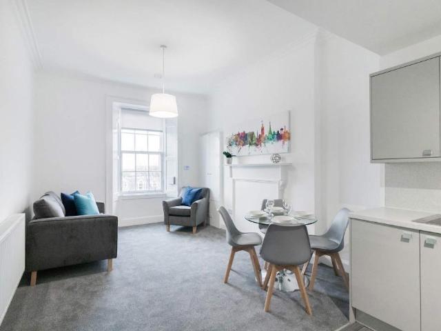 3 bedroom flat to rent