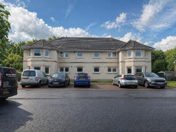 Flat to rent in Kilpatrick Railway Station - Garden