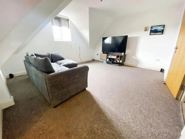 3 bedroom flat to rent