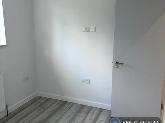 3 bedroom flat to rent
