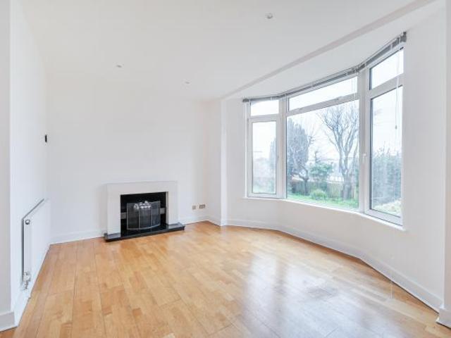 3 bedroom flat to rent