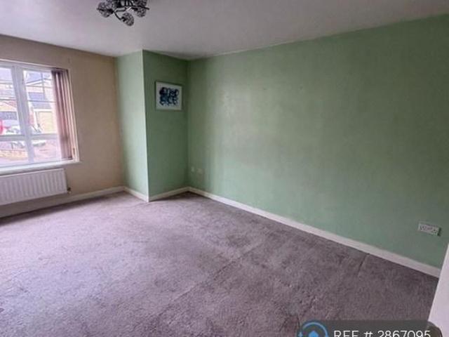 3 bedroom flat to rent