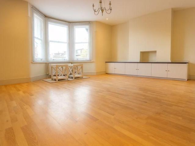 3 bedroom flat to rent