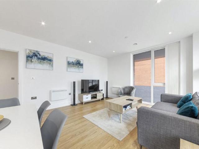 3 bedroom flat to rent