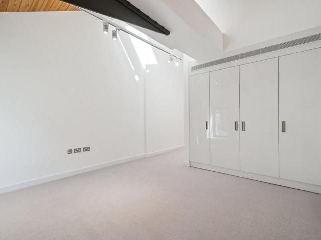 3 bedroom flat to rent