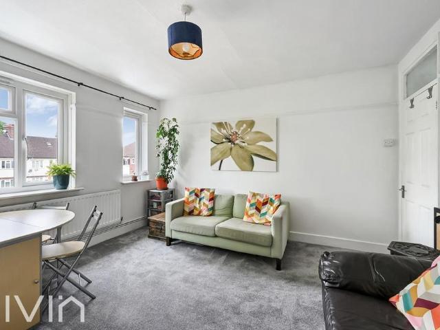 3 bedroom flat to rent