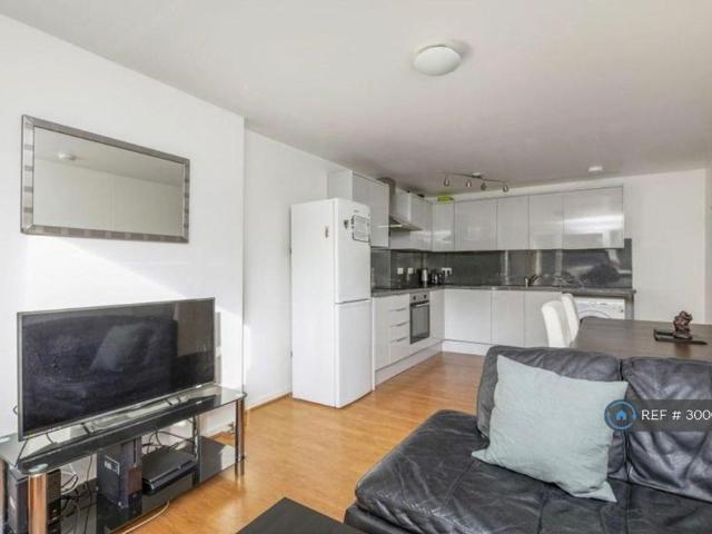 3 bedroom flat to rent