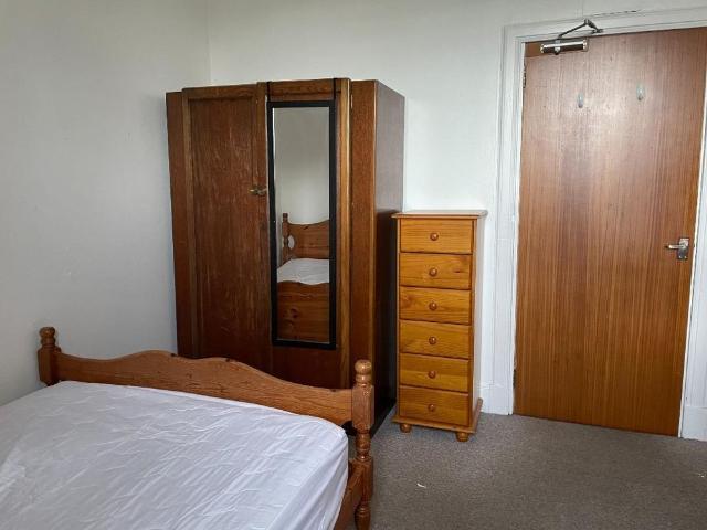 3 bedroom flat to rent