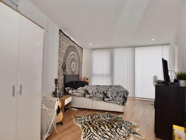 3 bedroom flat to rent