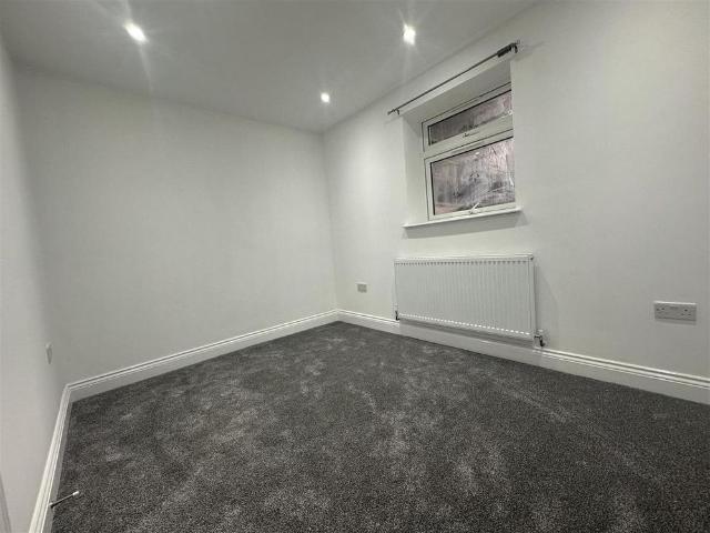 3 bedroom flat to rent