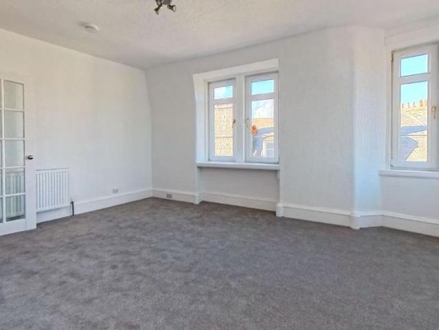 3 bedroom flat to rent