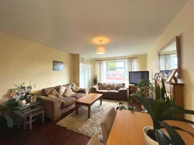 3 bedroom flat to rent