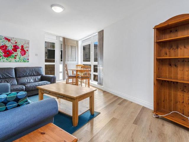 3 bedroom flat to rent