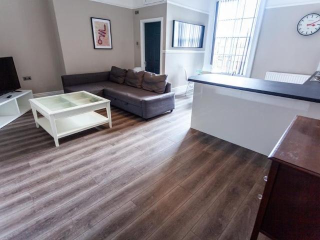 3 bedroom flat to rent