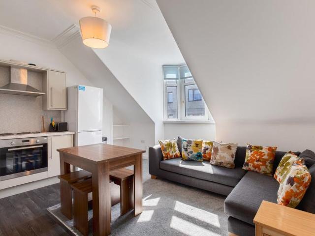 3 bedroom flat to rent
