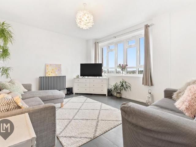 3 bedroom flat to rent