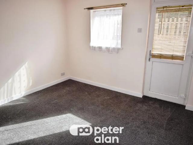 3 bedroom flat to rent