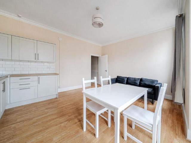 3 bedroom flat to rent