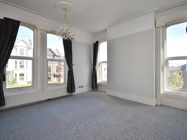 3 bedroom flat to rent
