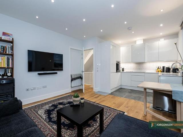 3 bedroom flat to rent