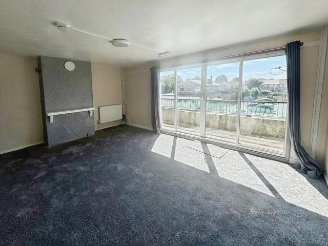 3 bedroom flat to rent