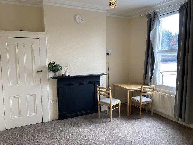 3 bedroom flat to rent