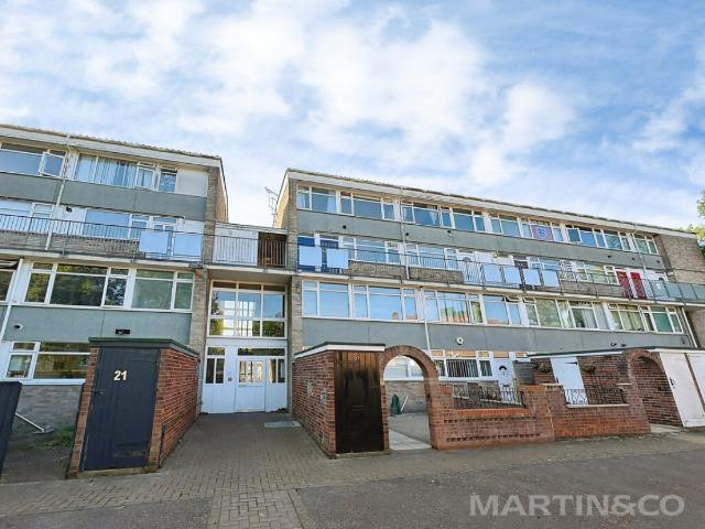 3 bedroom Flat To Rent