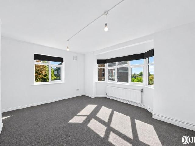 3 bedroom flat to rent