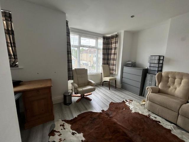 3 bedroom flat to rent