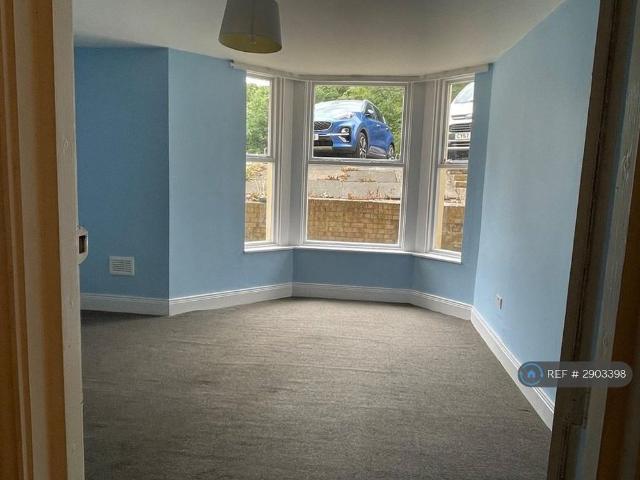3 bedroom flat to rent