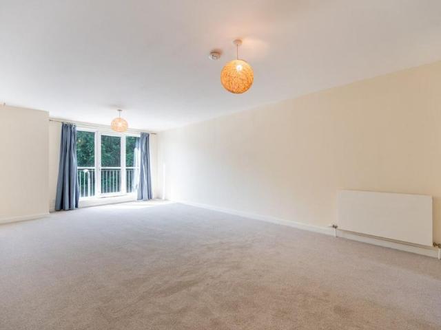 3 bedroom flat to rent