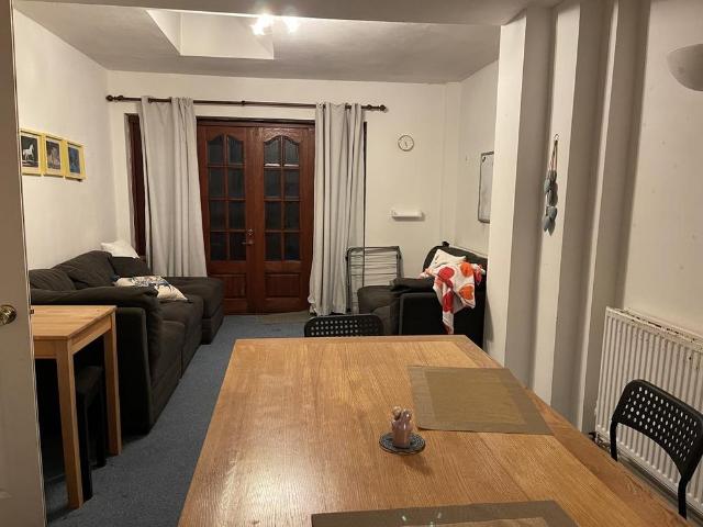3 bedroom flat to rent