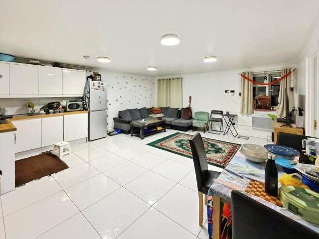 3 bedroom flat to rent