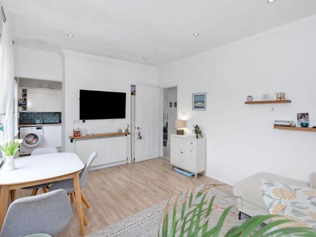 3 bedroom flat to rent