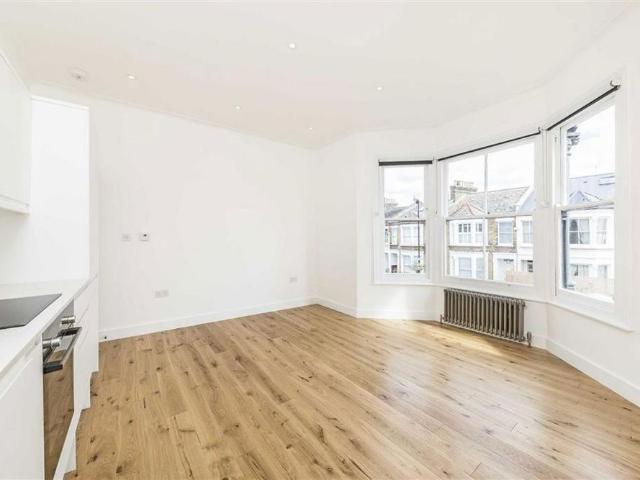 3 bedroom flat to rent