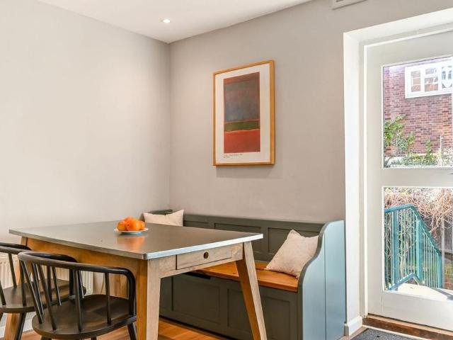 3 bedroom flat to rent