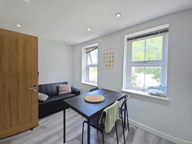3 bedroom flat to rent