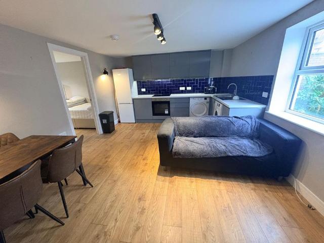 3 bedroom flat to rent