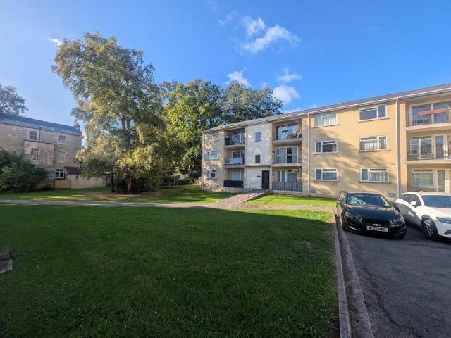 3 bedroom Flat To Rent