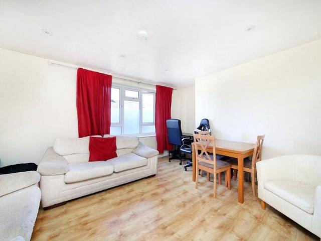 3 bedroom flat to rent