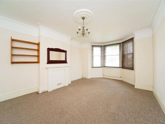 3 bedroom flat to rent